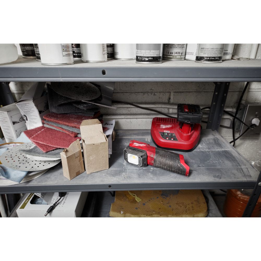 Lampe de correspondance des couleurs de peinture et de finition Milwaukee M12 (outil uniquement)