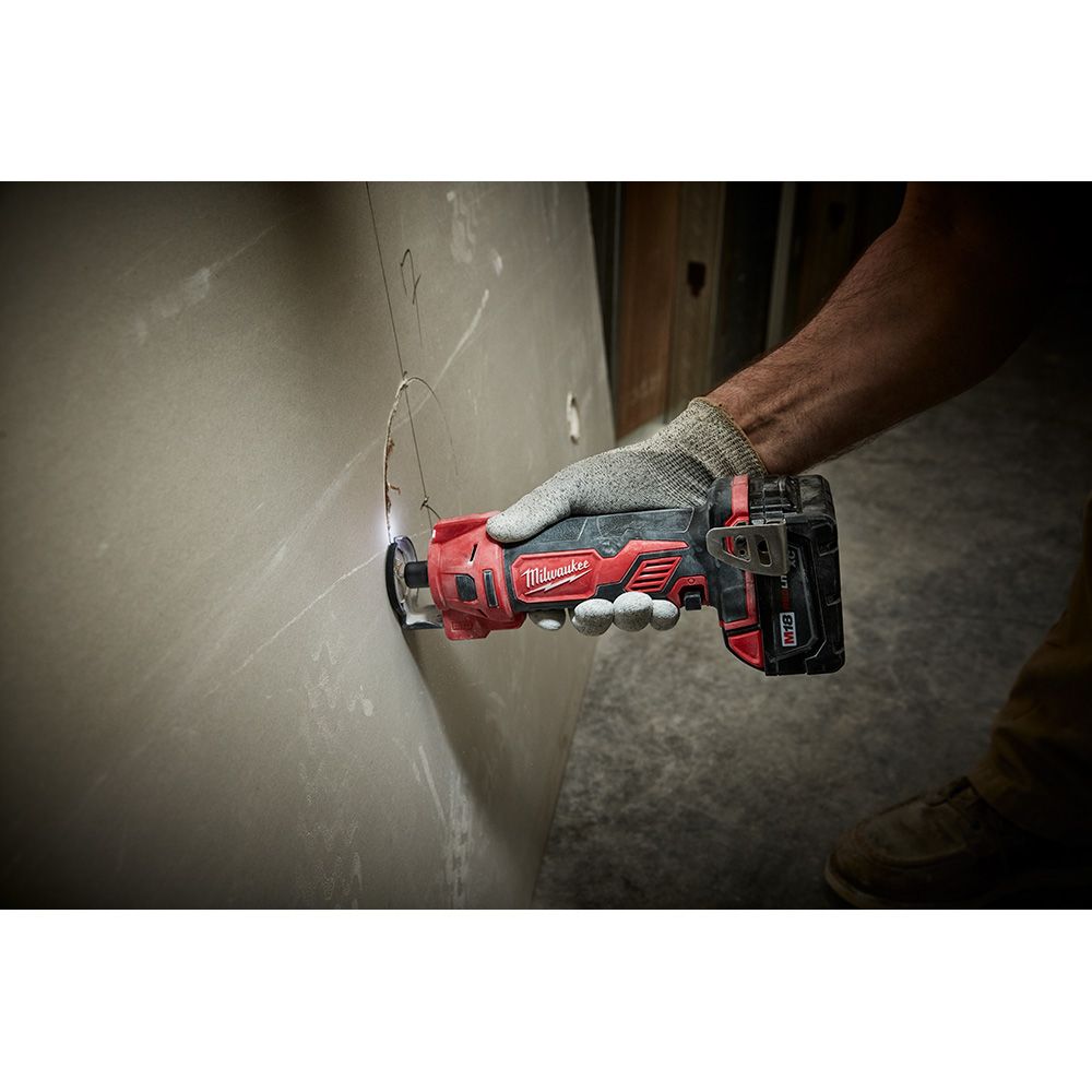 Milwaukee M18 FUEL 18V Lithium-Ion Brushless Cordless Drywall Screw Gun/ Cut Out Tool Kit