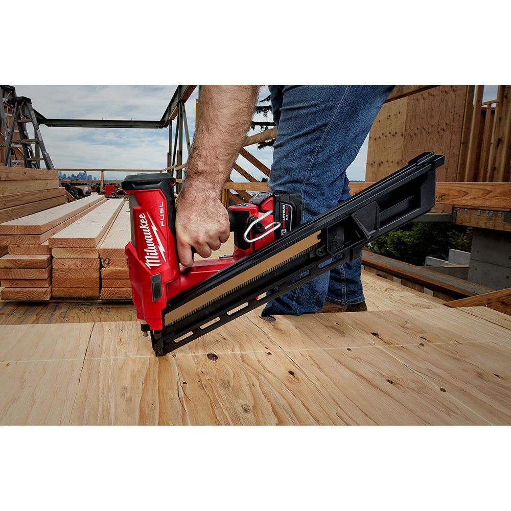 Milwaukee M18 FUEL 18 Volt Lithium-Ion Brushless Cordless 30 Degree Framing Nailer Extended Capacity Magazine