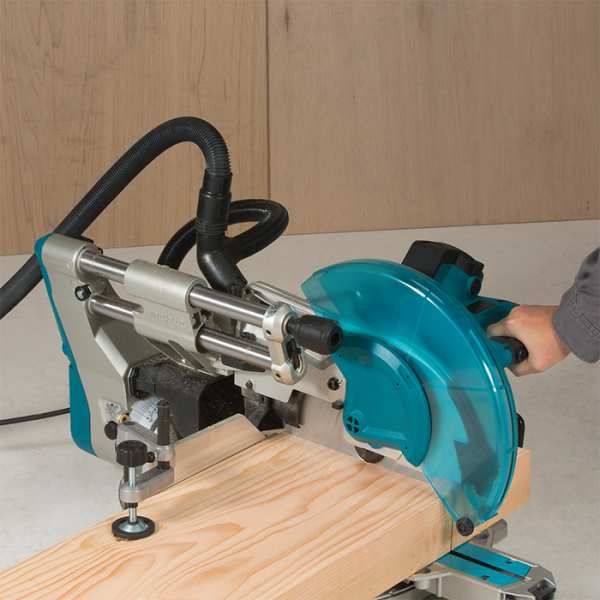 Makita 12" Sliding Compound Mitre Saw
