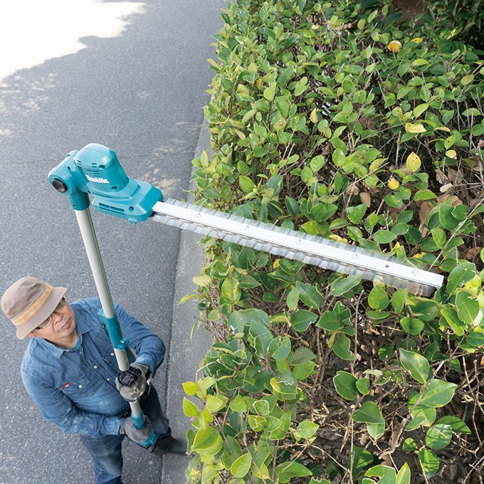 Makita 18-1/8" 18V LXT Telescopic Pole Hedge Trimmer Kit w/3Ah Battery