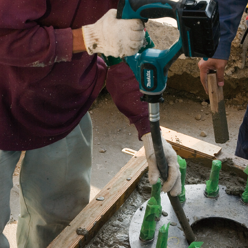 Makita 18V LXT 47" Concrete Vibrator