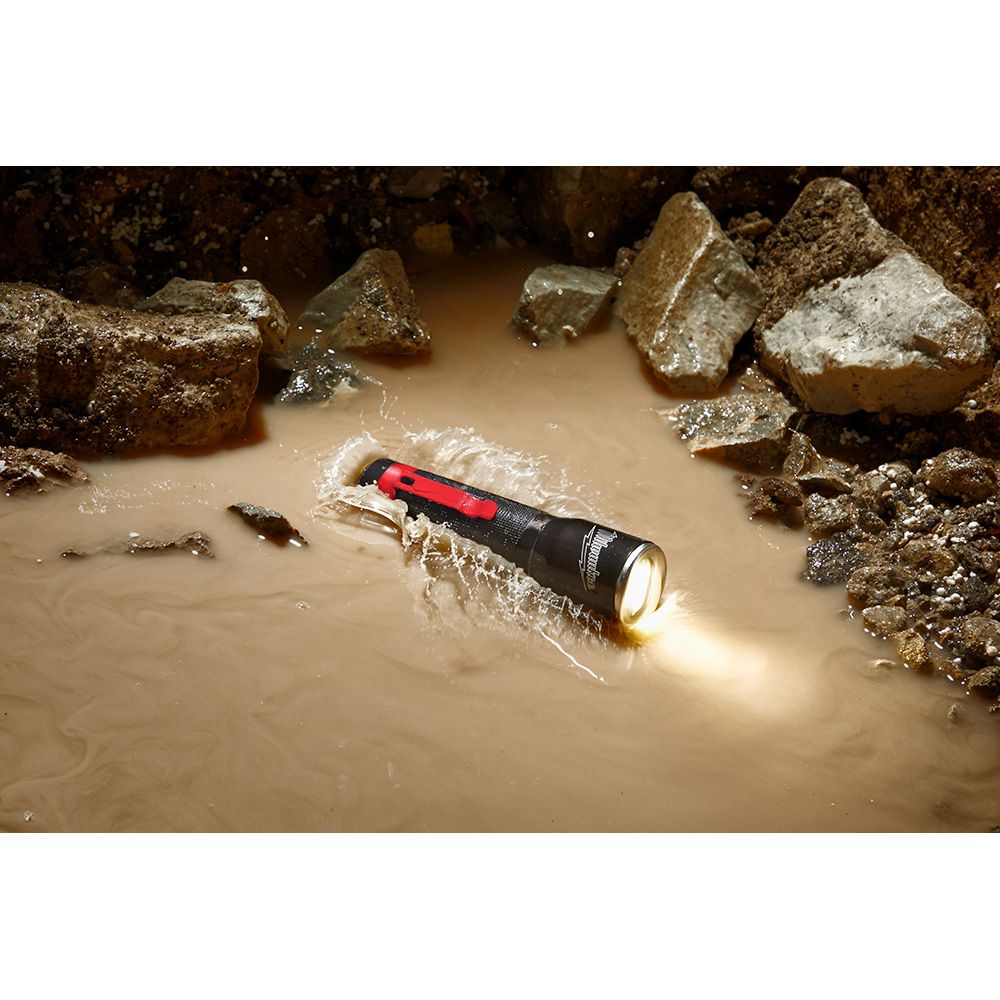 Milwaukee 325-Lumen LED Focusing Flashlight