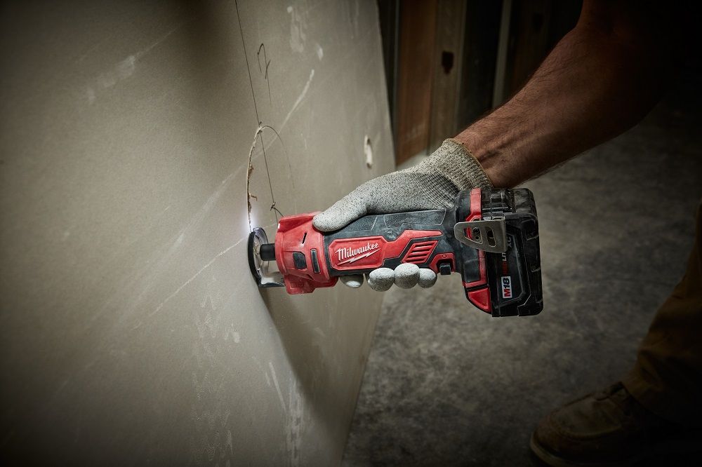Milwaukee M18 18 Volt Lithium-Ion Cordless Cut Out Tool - Tool Only