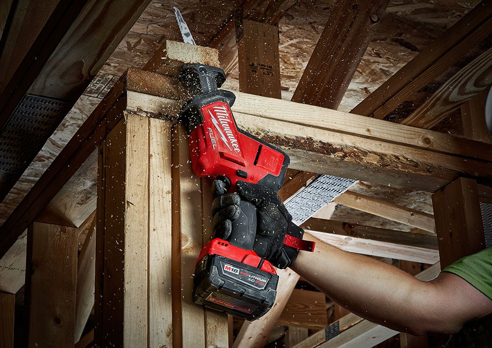 Milwaukee M18 FUEL 18 Volt Lithium-Ion Brushless Cordless HACKZALL Reciprocating Saw Kit