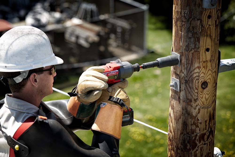 Milwaukee SHOCKWAVE Lineman's 3-in-1 Distribution Utility Socket