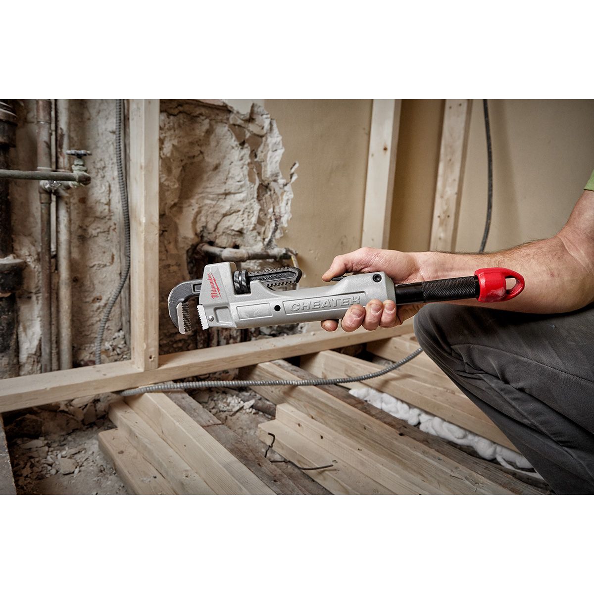 Milwaukee CHEATER Aluminum Adaptable Pipe Wrench
