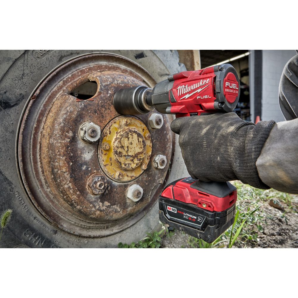 Milwaukee M18 Fuel 1/2" Mid-Torque Impact Wrench with Friction Ring Kit