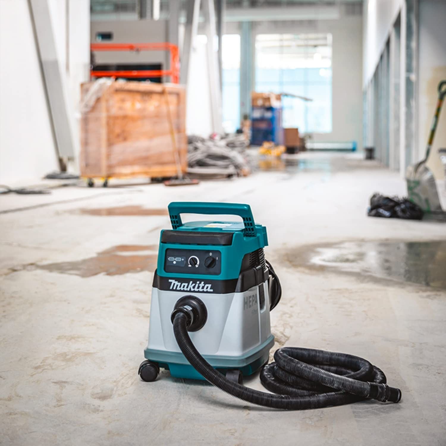 Makita 18VX2 LXT Brushless 15L Vacuum, Dry, Hepa, AC/DC - Tool Only