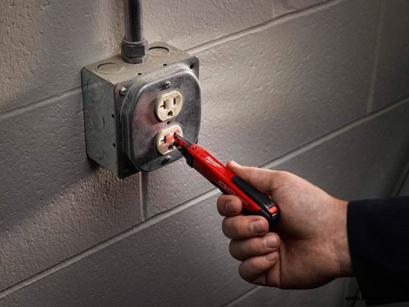 Milwaukee 50-1000 VAC Non-Contact Voltage Detector withWork Light