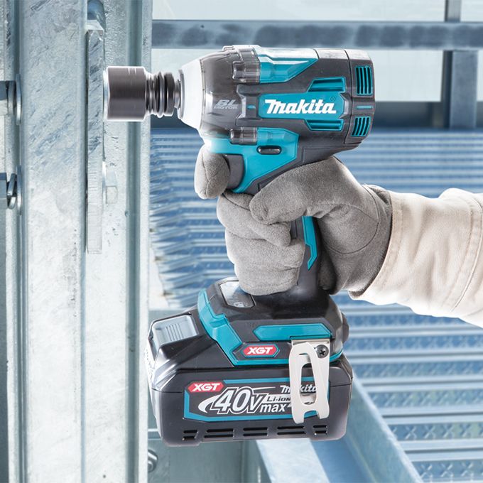 Makita 40V MAX XGT Li-Ion (4.0Ah) 1/2" Impact Wrench Kit with Brushless Motor