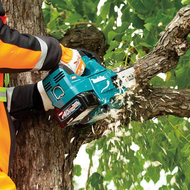 Makita 40V MAX XGT Cordless Brushless 14" Top Handle Chainsaw w/WetGuard (Tool Only)