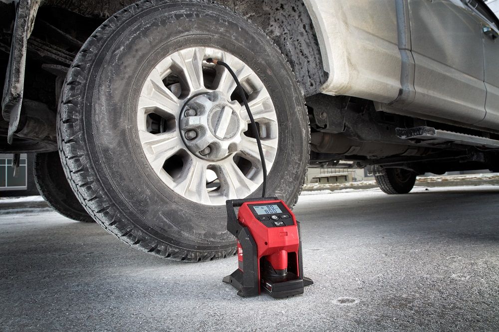 Milwaukee M12 12V Lithium-Ion Cordless Compact Inflator Kit