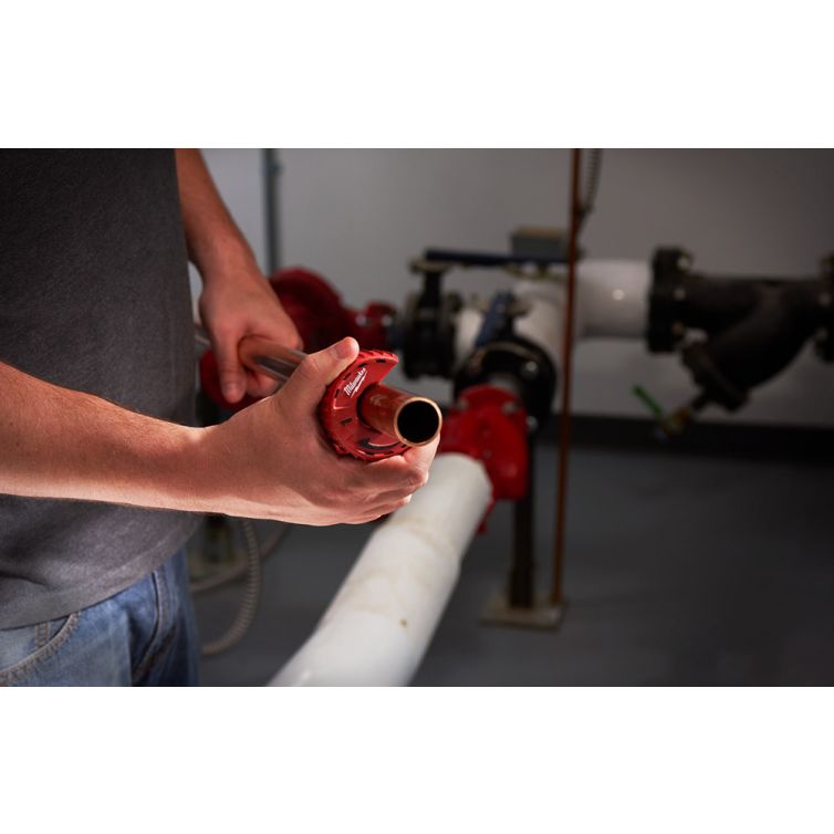 Milwaukee 1 in. Close Quarters Tubing Cutter