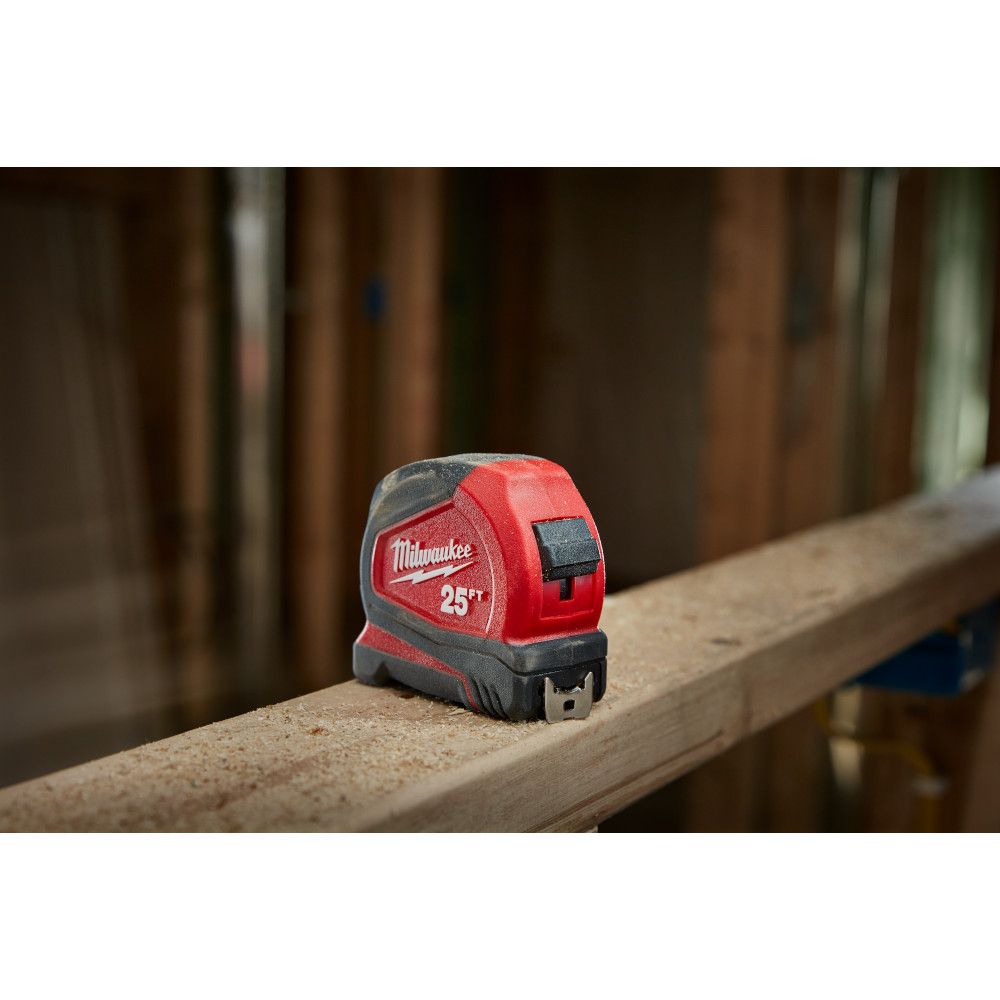 Milwaukee 8 m/26 ft. Compact Tape Measure